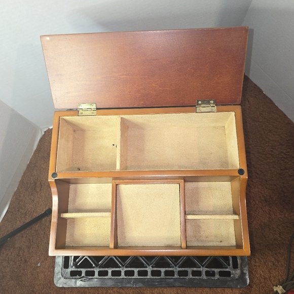 Wooden valet tray with dividers and velvet lining - Picture 2 of 8